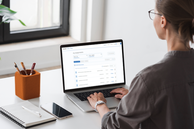 barbri_woman-typing-on-laptop_sqe - 1